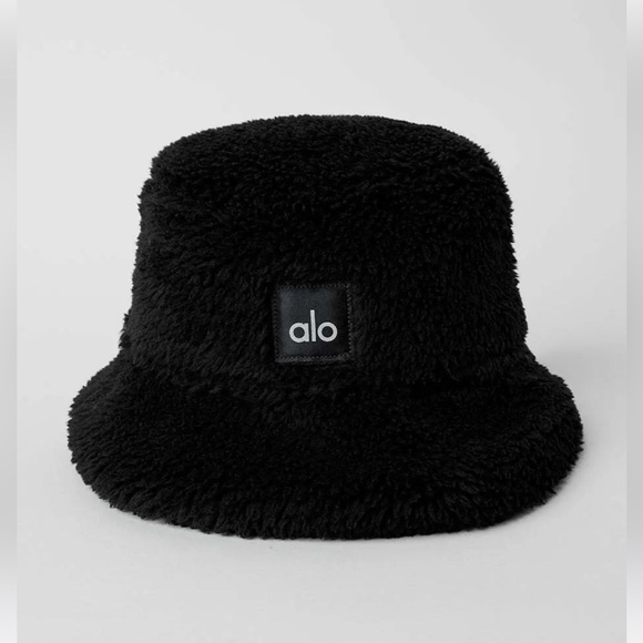 ALO Yoga Accessories - ALO YOGA Foxy Sherpa Bucket Hat in Black New with Tags!